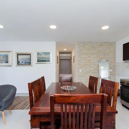 Apartman Jasna By The Sea *